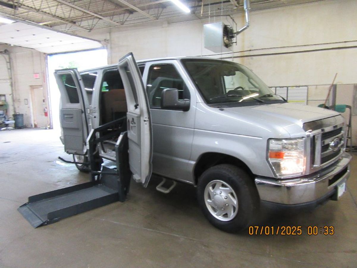 2012 Ford E-Series Econoline Wagon XLT's photo