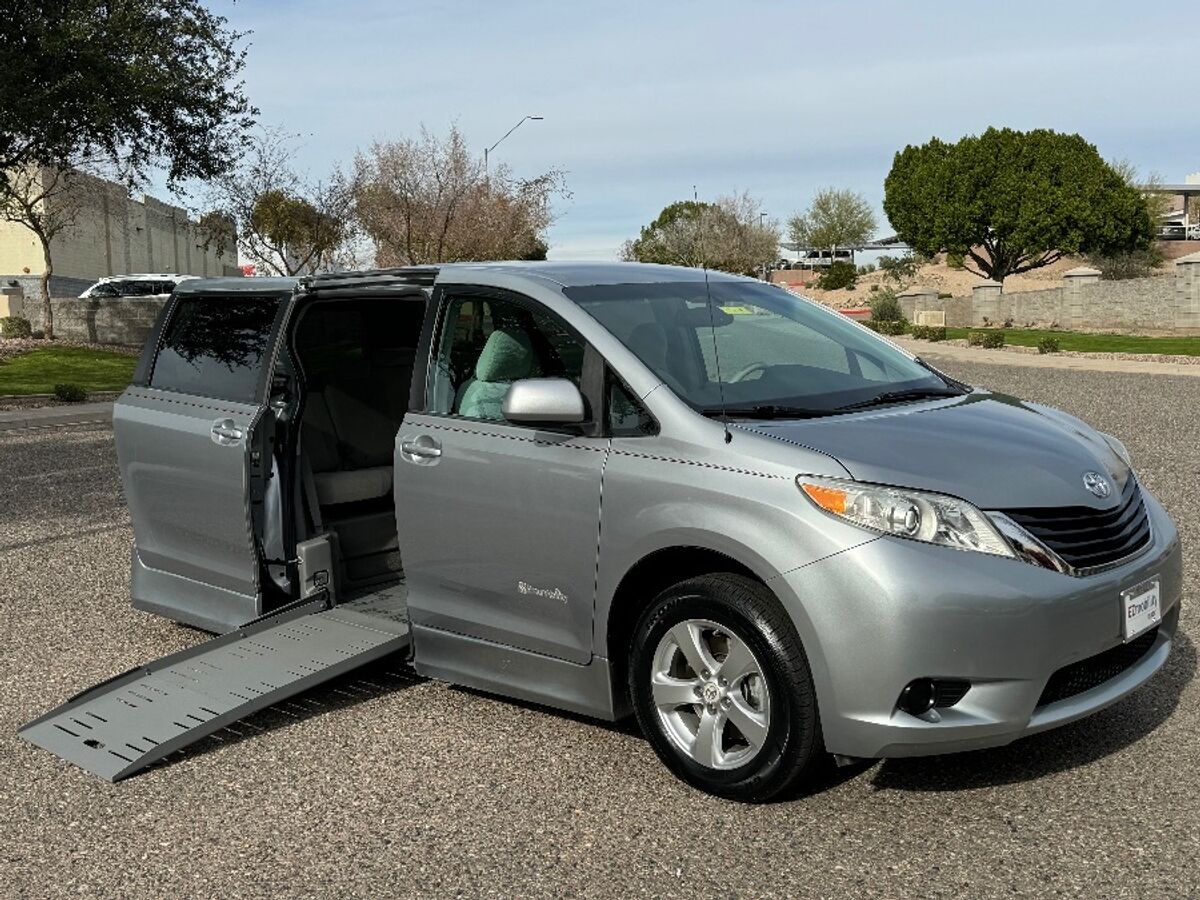 2011 Toyota Sienna LE