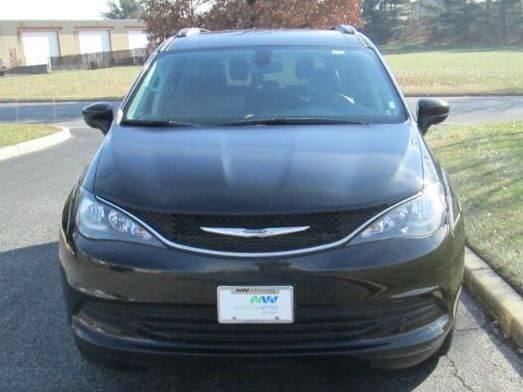 2020 Chrysler Voyager's photo