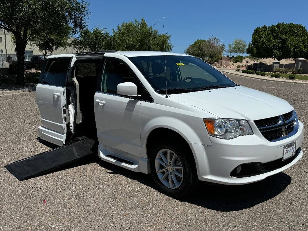 2019 Dodge Grand Caravan SXT's photo
