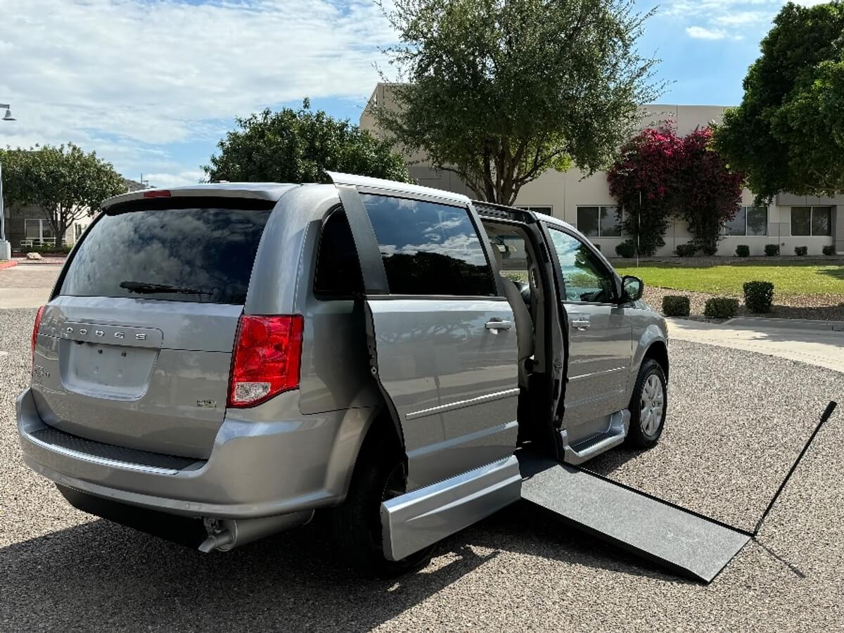 2016 Dodge Grand Caravan SE's photo