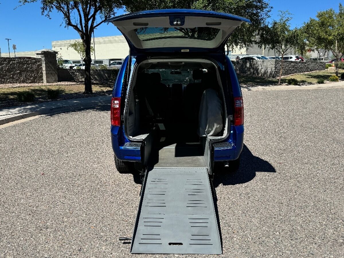 2010 Dodge Grand Caravan SE's photo